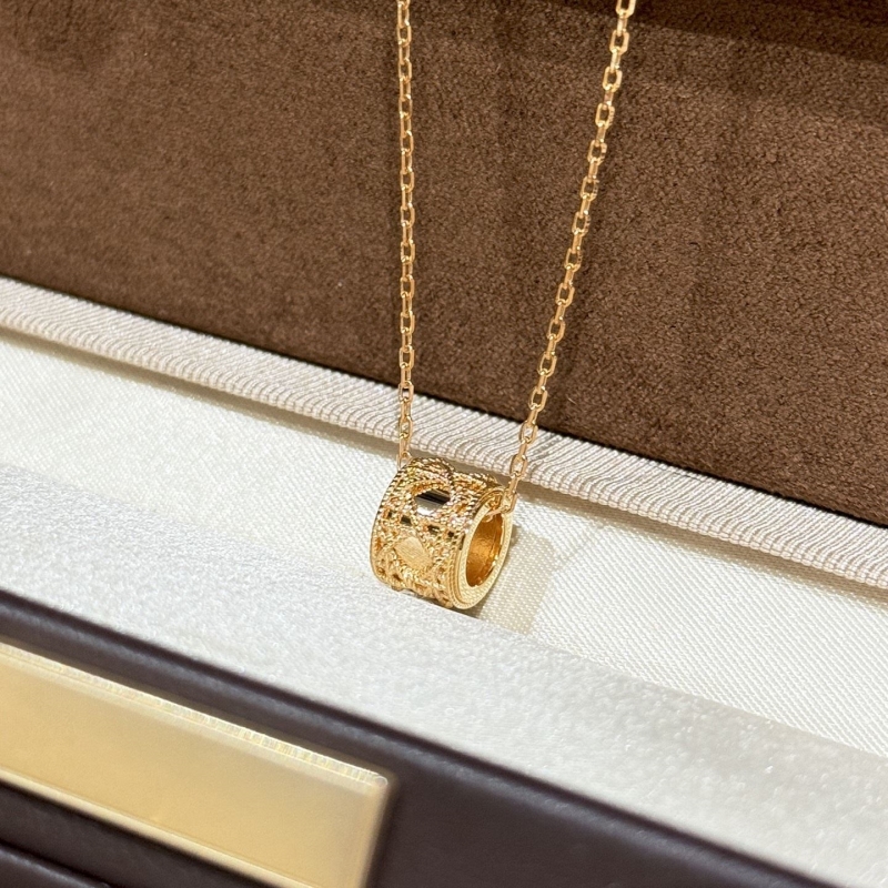 chr1st1an D10r necklaces